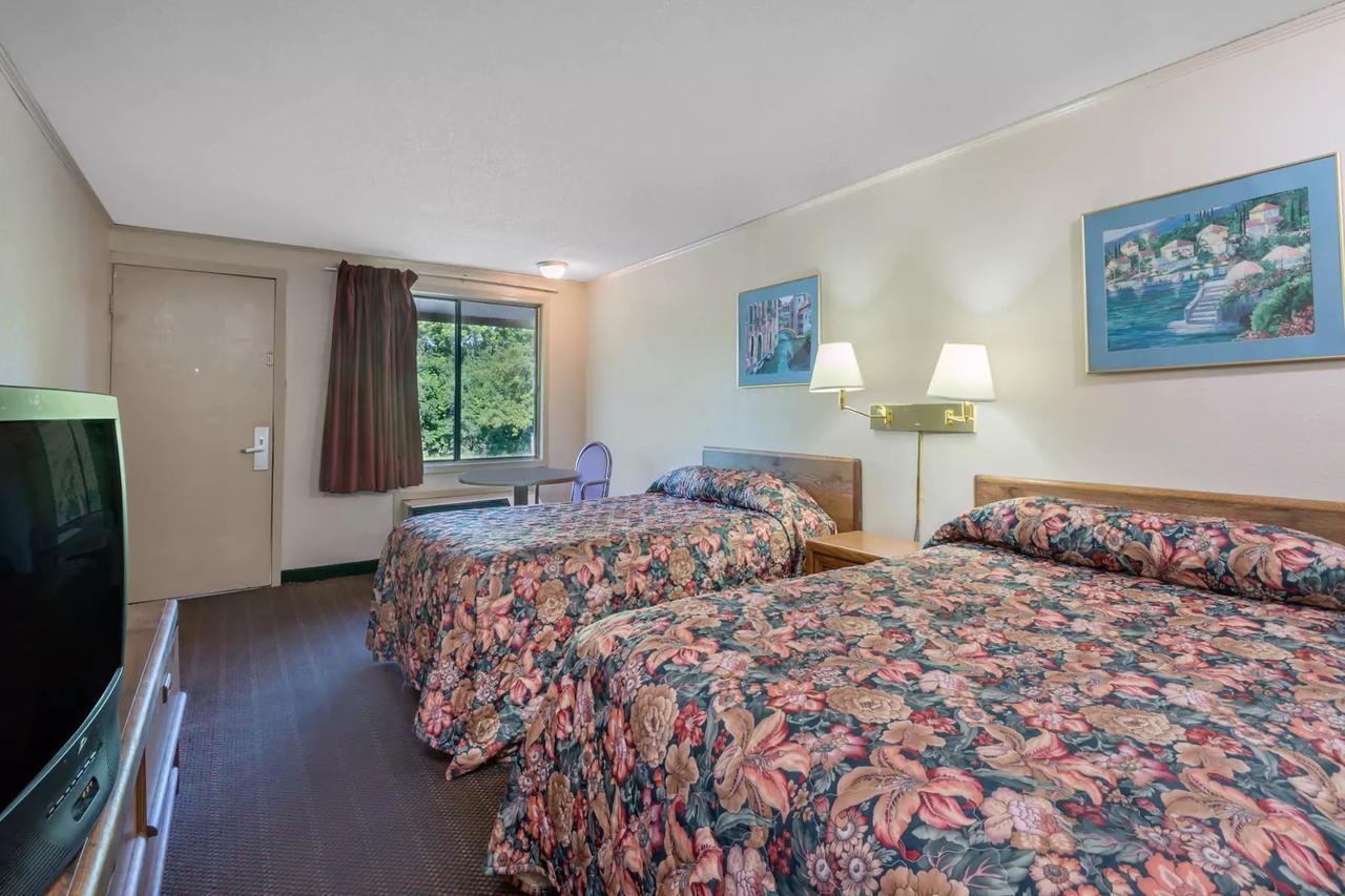 Knights Inn Columbus/Franklinton Extérieur photo