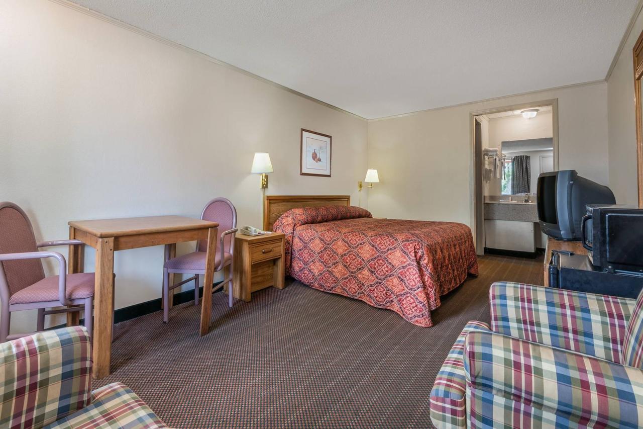 Knights Inn Columbus/Franklinton Extérieur photo